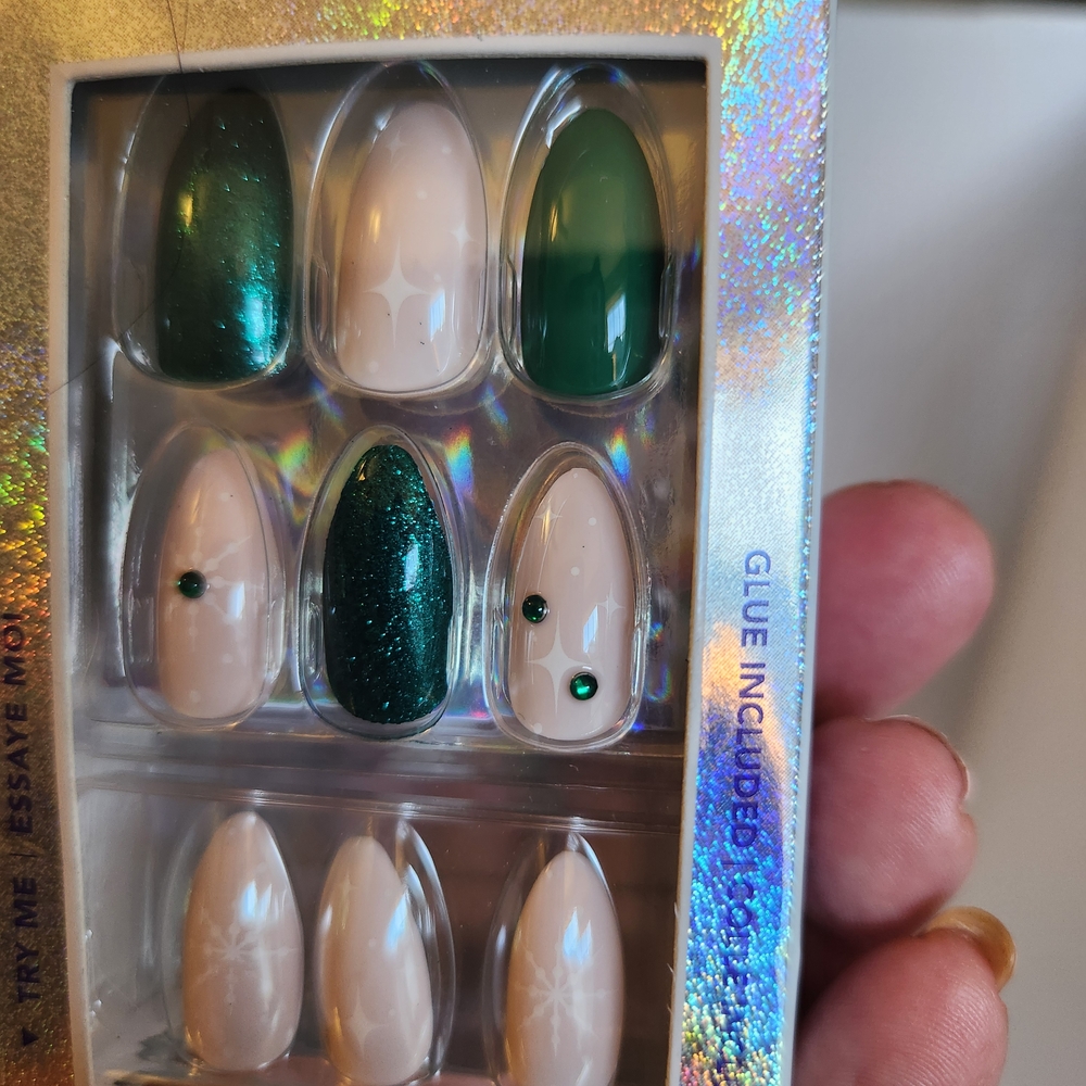 2 Claires Green Nail Sets and Ipsy Bag - Picture 3 of 5